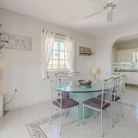 Villa El Yuka With Heated Pool
